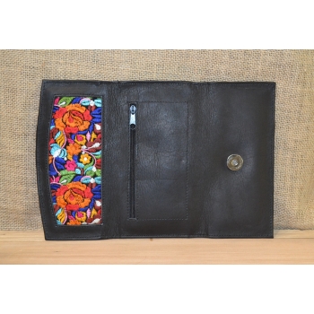 Portfel duży skórzany czarny z kwiatowym kolorowym haftem .